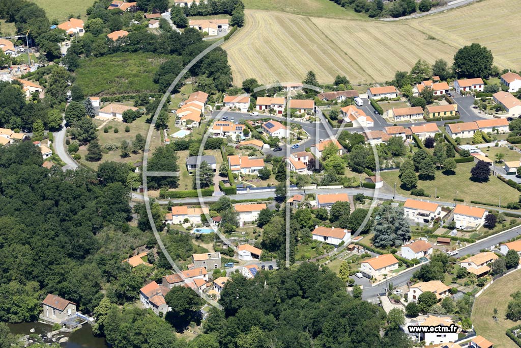 Photo arienne de Saint-Laurent-sur-Svre
