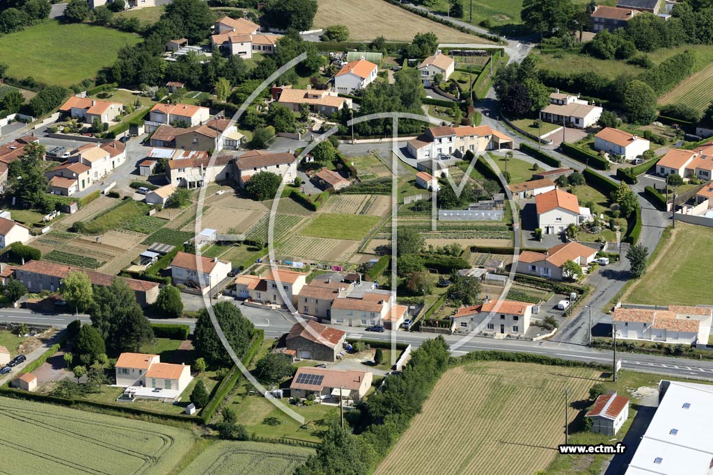 Photo arienne de Saint-Michel-Mont-Mercure (l'paud)