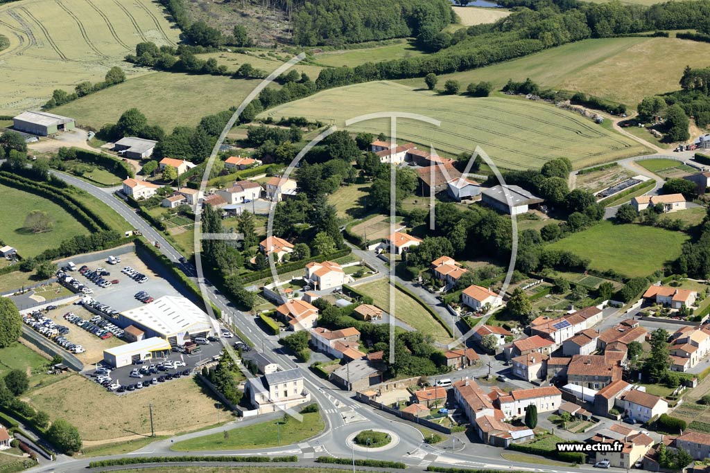 Photo arienne de Saint-Michel-Mont-Mercure (l'paud)