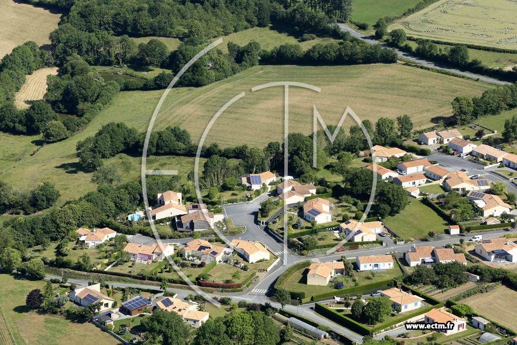 Photo arienne de Saint-Michel-Mont-Mercure (l'paud)