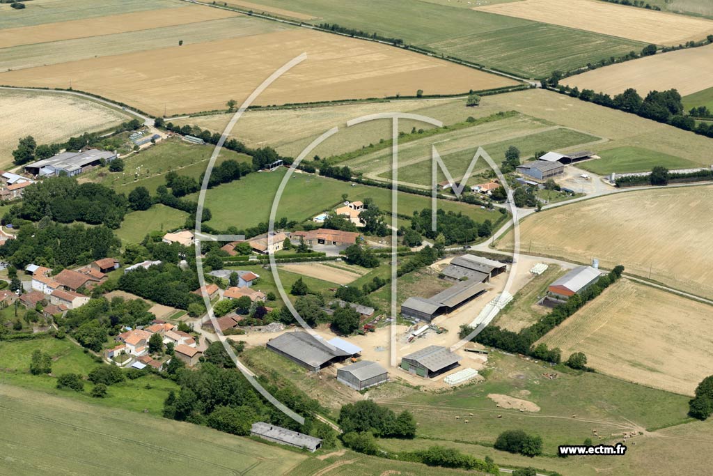 Photo arienne de Bazoges-en-Pareds (Velaudin)