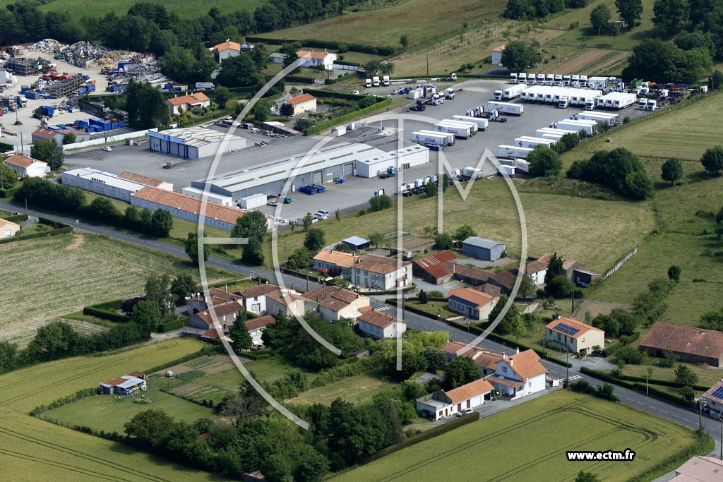 Photo arienne de La Meilleraie-Tillay (la Gare de Pouzaugues)