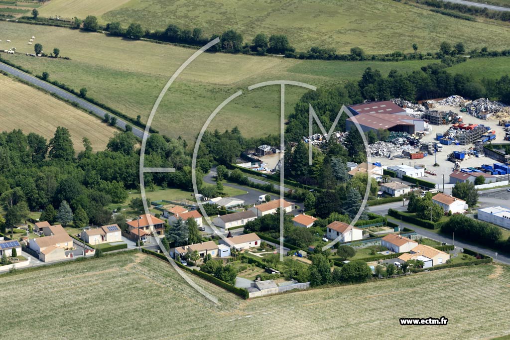 Photo arienne de La Meilleraie-Tillay (la Gare de Pouzaugues)