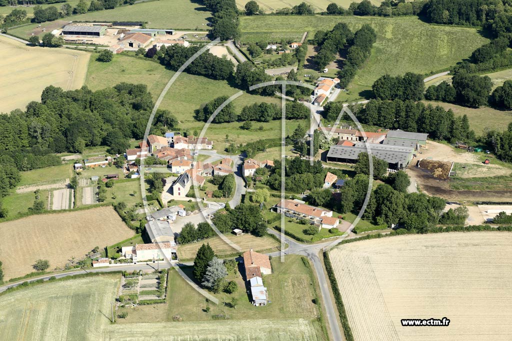 Photo arienne de Saint-Cyr-des-Gts (la Rvelinire)