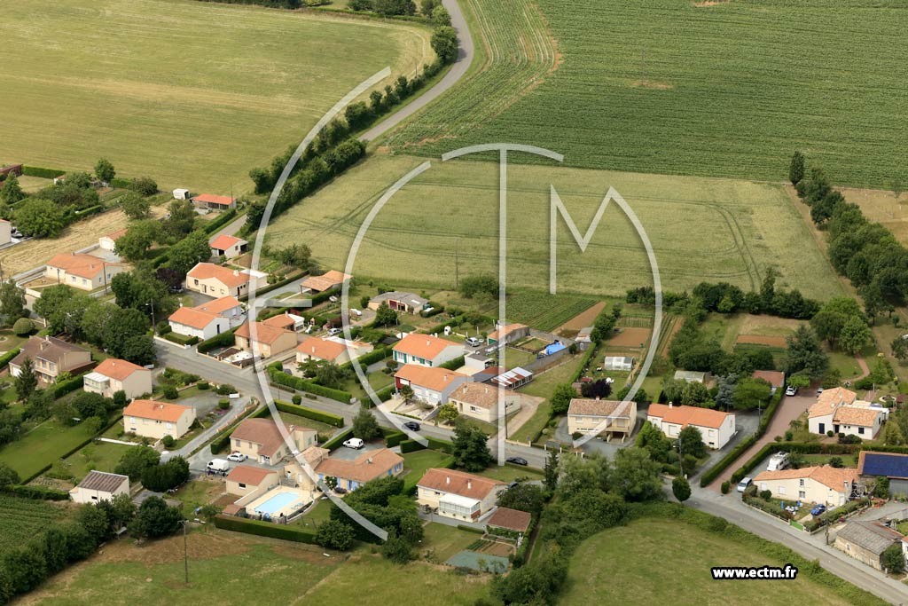 Photo arienne de Saint-Germain-de-Prinay (la Touche)