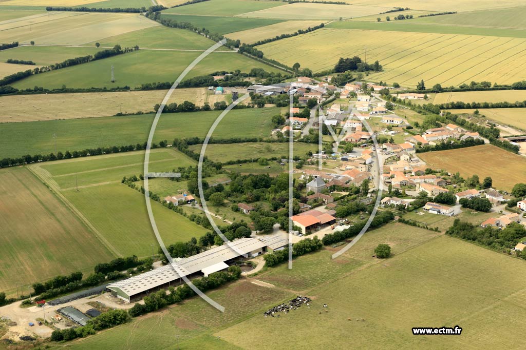 Photo arienne de Saint-Germain-de-Prinay (la Touche)