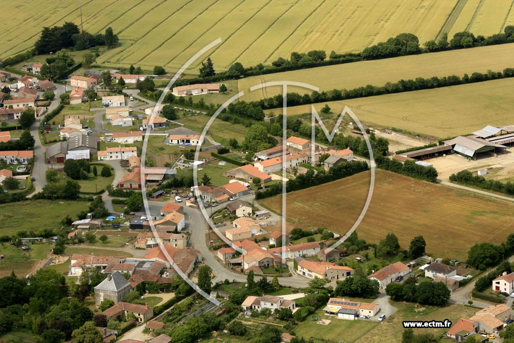 Photo arienne de Saint-Germain-de-Prinay (la Touche)