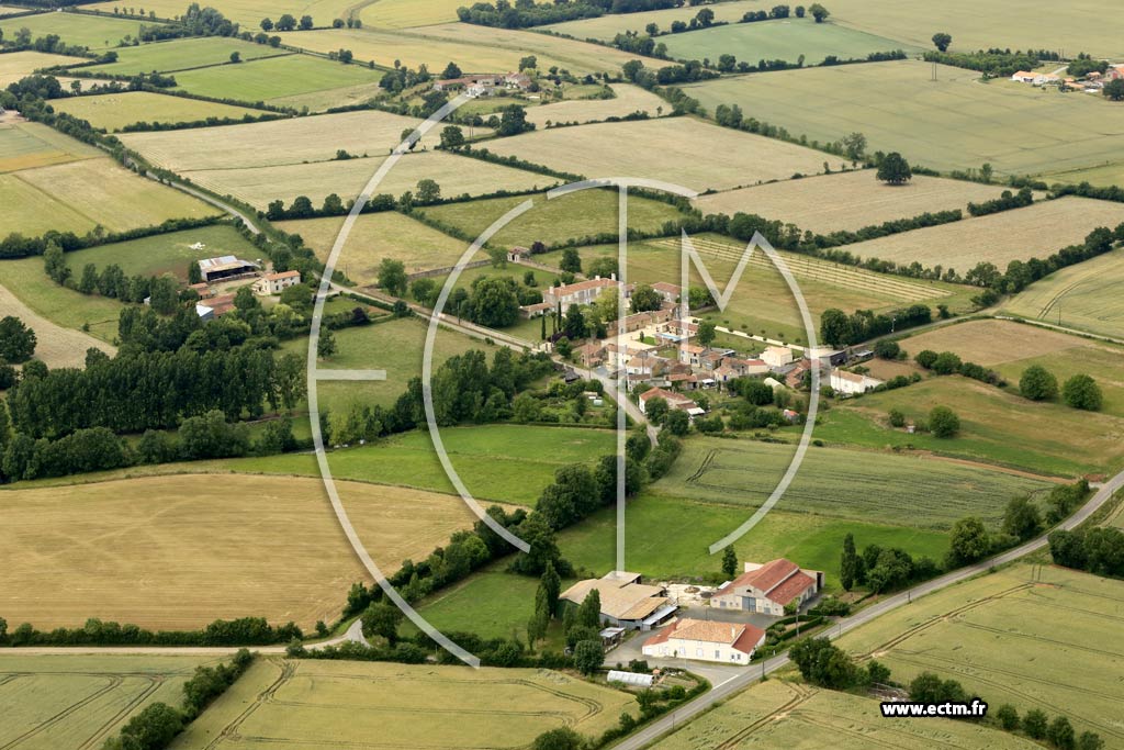 Photo arienne de Saint-Germain-de-Prinay (les Traires - les Grois)