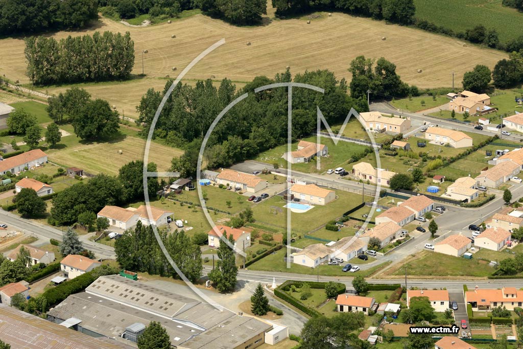 Photo arienne de Saint-Hilaire-le-Vouhis