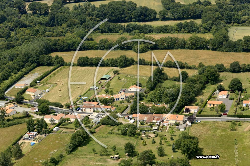 Photo arienne de Saint-Hilaire-le-Vouhis
