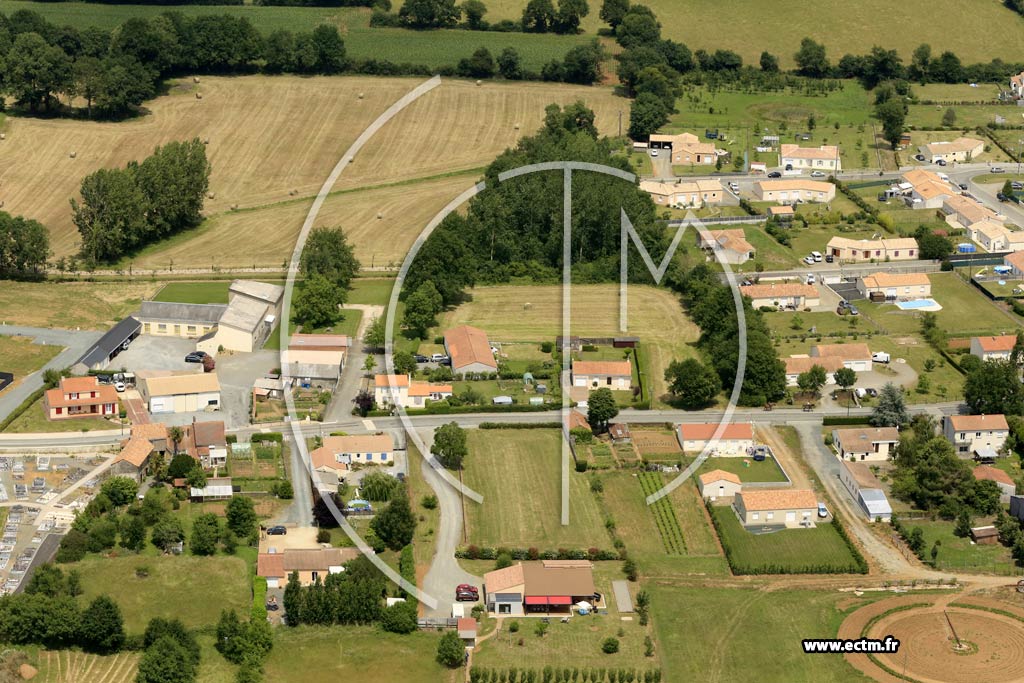 Photo arienne de Saint-Hilaire-le-Vouhis