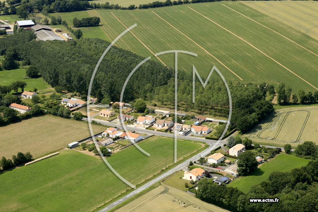 Photo arienne de Saint-Martin-des-Noyers (la Garmitire)