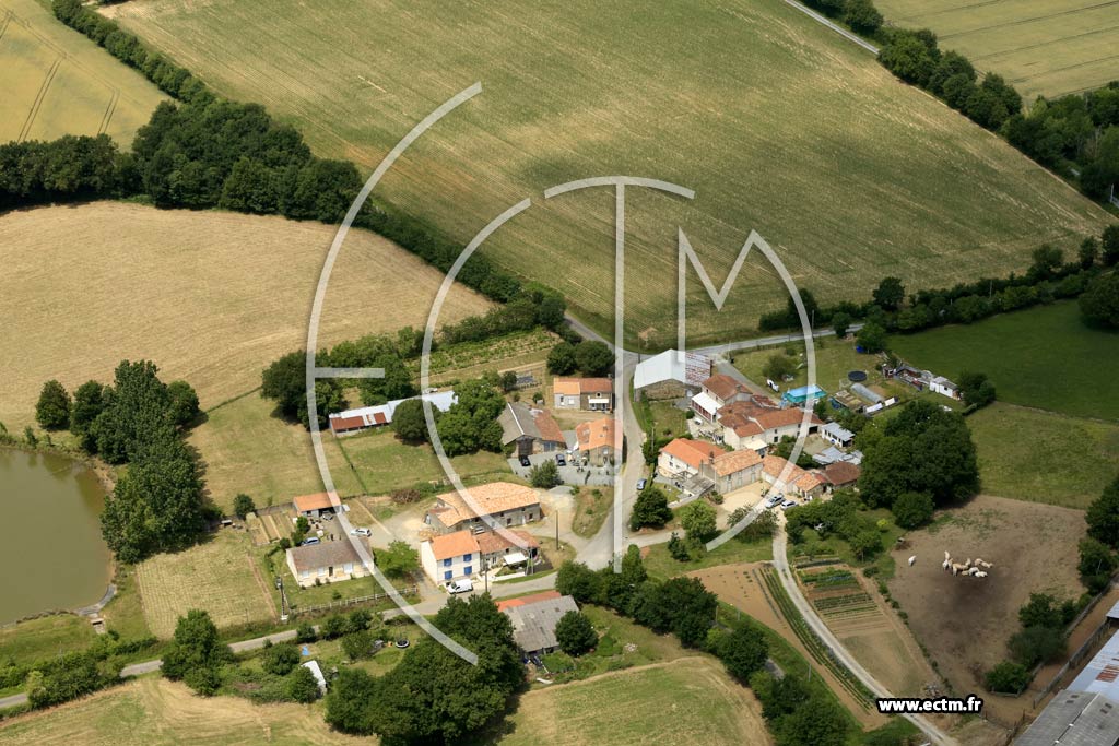 Photo arienne de Saint-Martin-des-Noyers (la Haute Blaire)