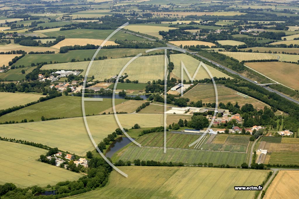 Photo arienne de Saint-Martin-des-Noyers (la Riolire)
