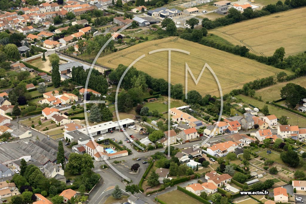 Photo arienne de Le May-sur-vre