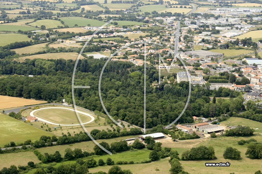Photo arienne de Maulevrier (Gouchaud)