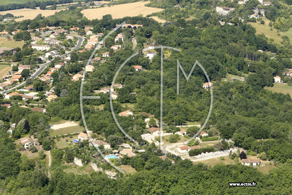 Photo arienne de Pujols (Lagarenne)