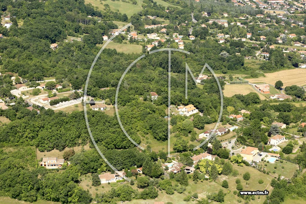 Photo arienne de Pujols (Lagarenne)