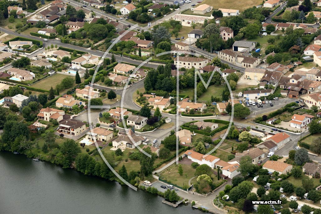 Photo arienne de Saint-Sylvestre-sur-Lot (Centre)