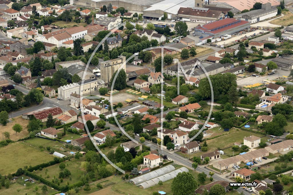 Photo arienne de Sainte-Livrade-sur-Lot (Sud)