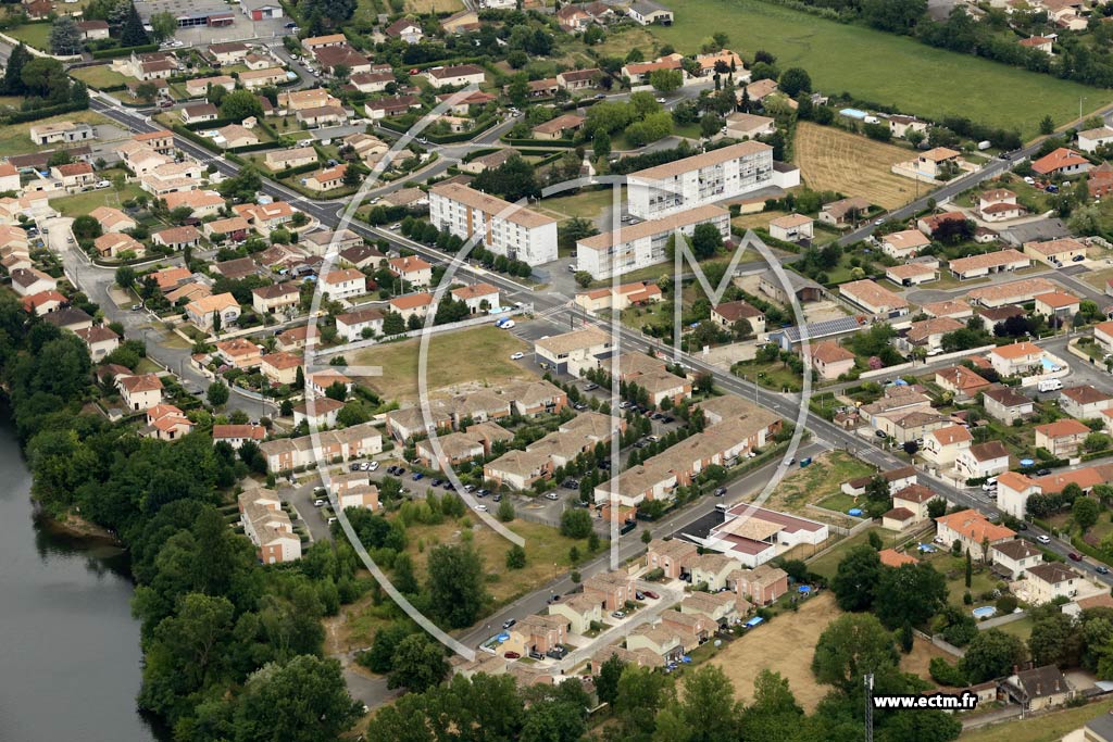 Photo arienne de Villeneuve-sur-Lot (Mars)