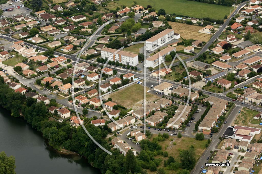 Photo arienne de Villeneuve-sur-Lot (Mars)