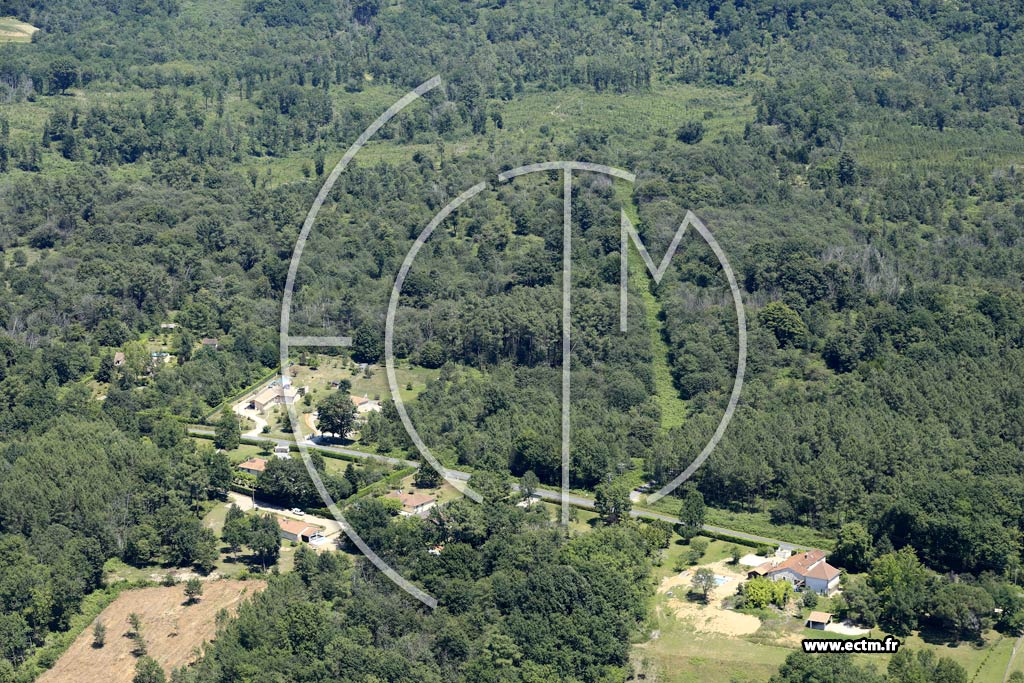 Photo arienne de La Chapelle-Gonaguet (le Puy de Merlande)
