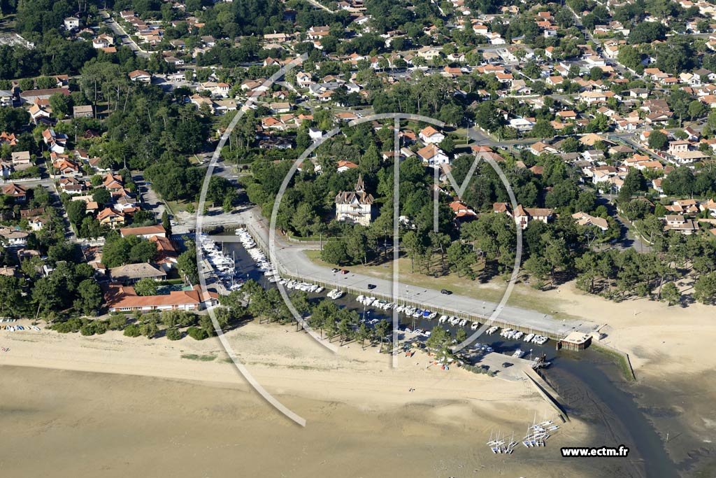 Photo arienne de Andernos-les-Bains (Capitainerie - Port du Btey)