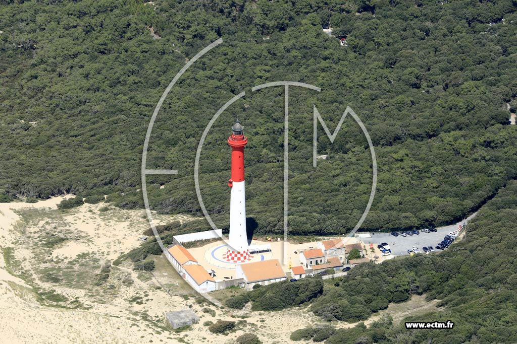 Photo arienne de Les Mathes ( Baie Bonne Anse - le Phare de la Coubre)