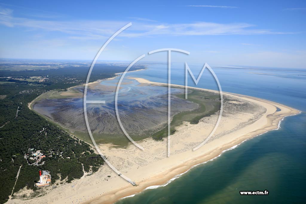 Photo arienne de Les Mathes ( Baie Bonne Anse)