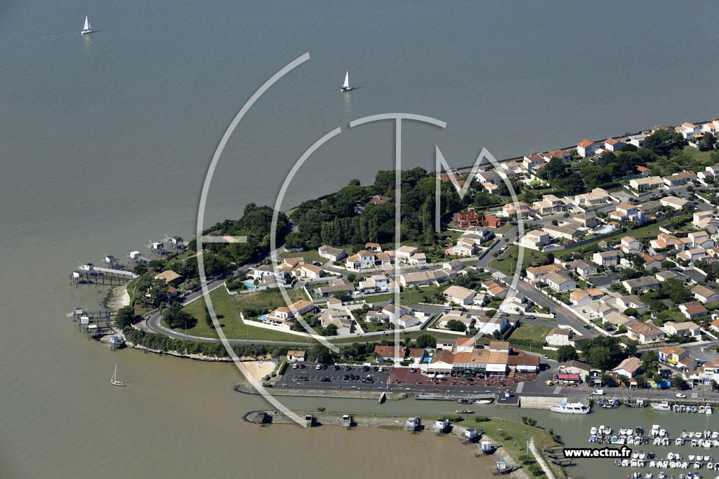 Photo arienne de Meschers-sur-Gironde (Capitainerie)