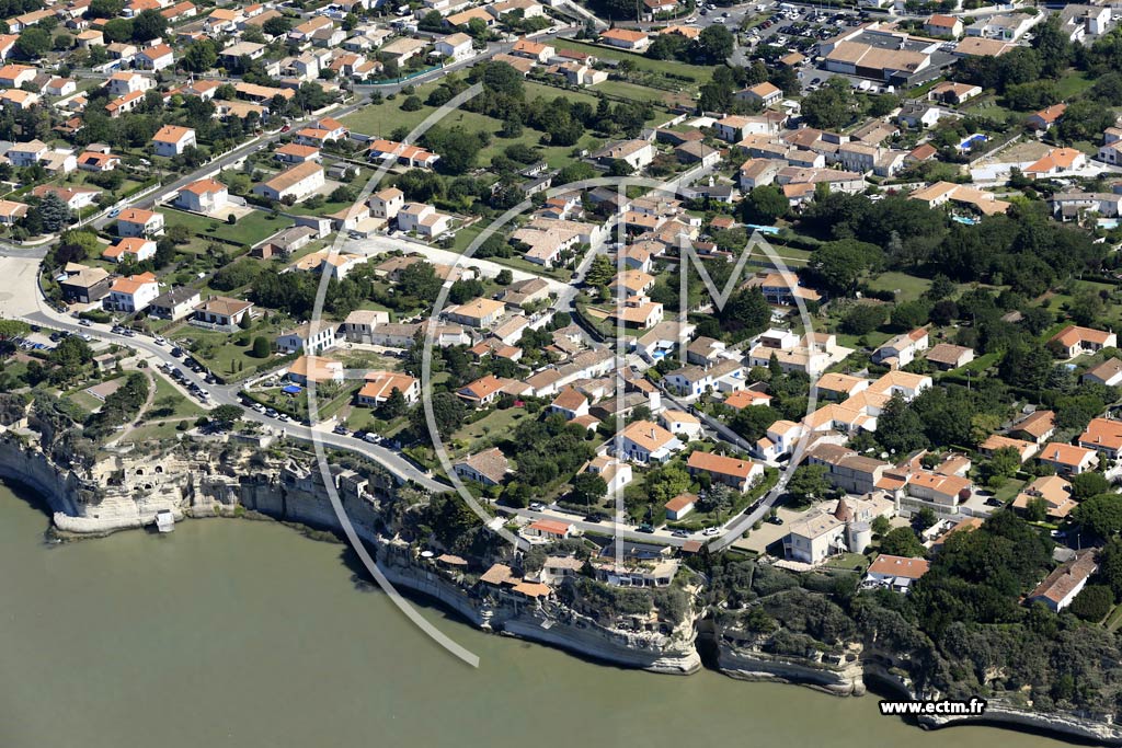 Photo arienne de Meschers-sur-Gironde (les Roches - les Basses Amarres)