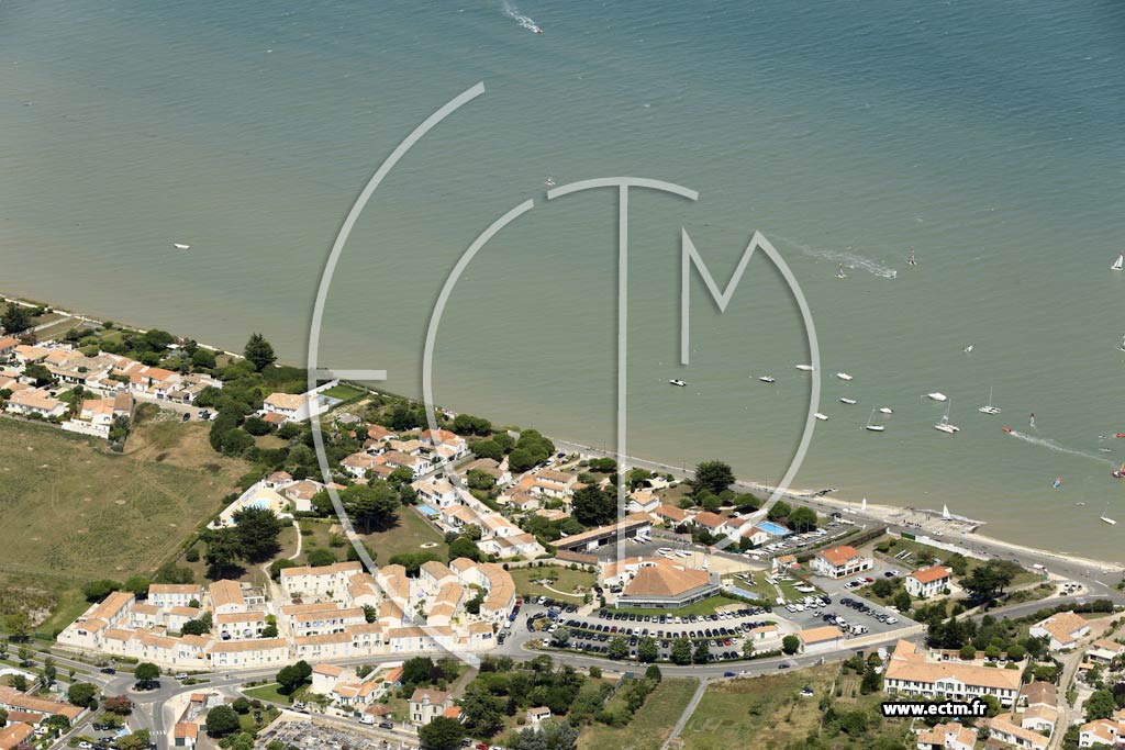 Photo arienne de La Flotte (Plage de la Clavette)