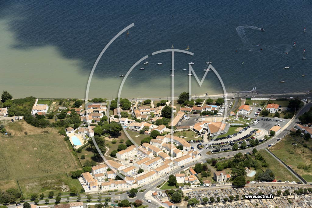 Photo arienne de La Flotte (Plage de la Clavette)