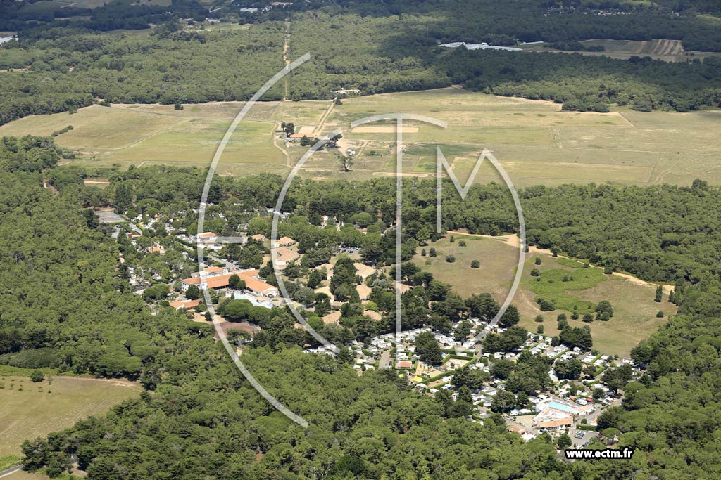 Photo arienne de Sainte-Marie-de-R (les Ensemberts)