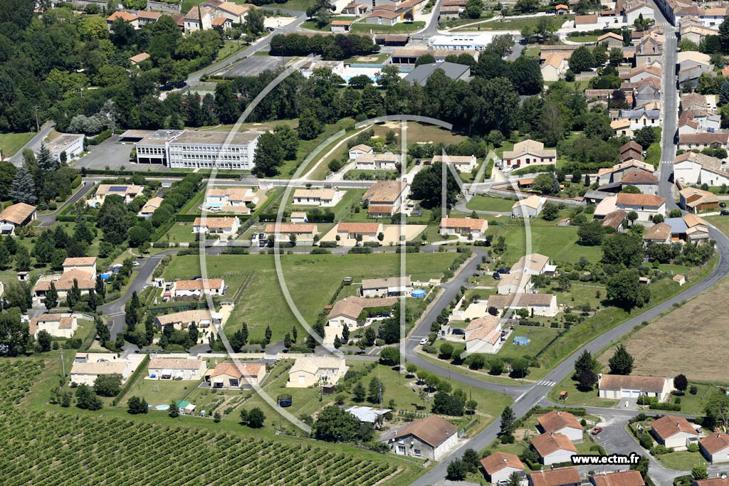 Photo arienne de Baignes-Sainte-Radegonde