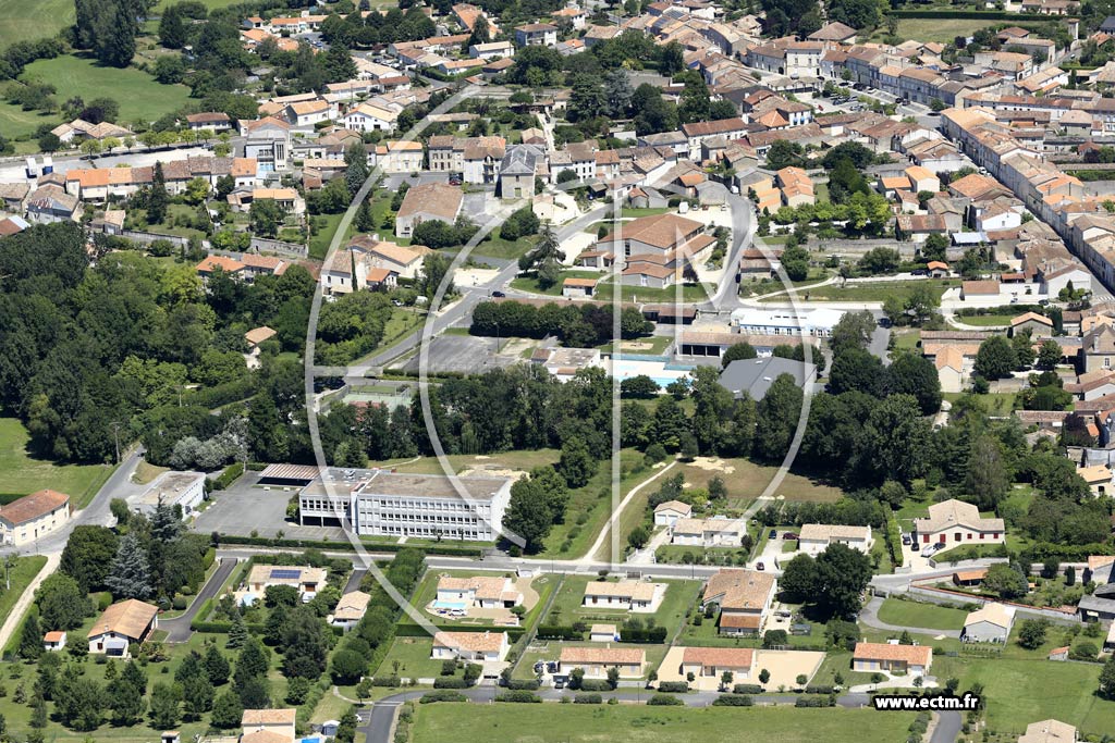 Photo arienne de Baignes-Sainte-Radegonde
