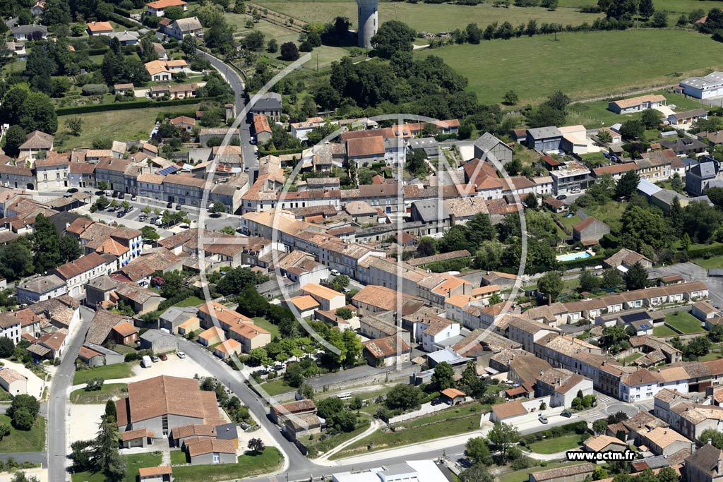 Photo arienne de Baignes-Sainte-Radegonde