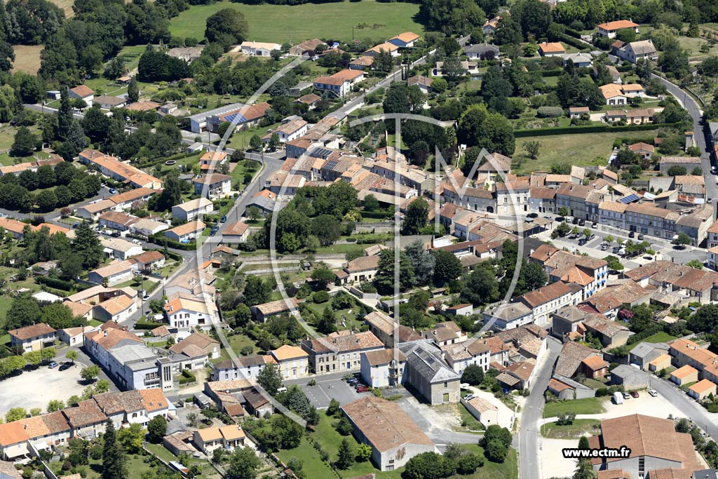 Photo arienne de Baignes-Sainte-Radegonde