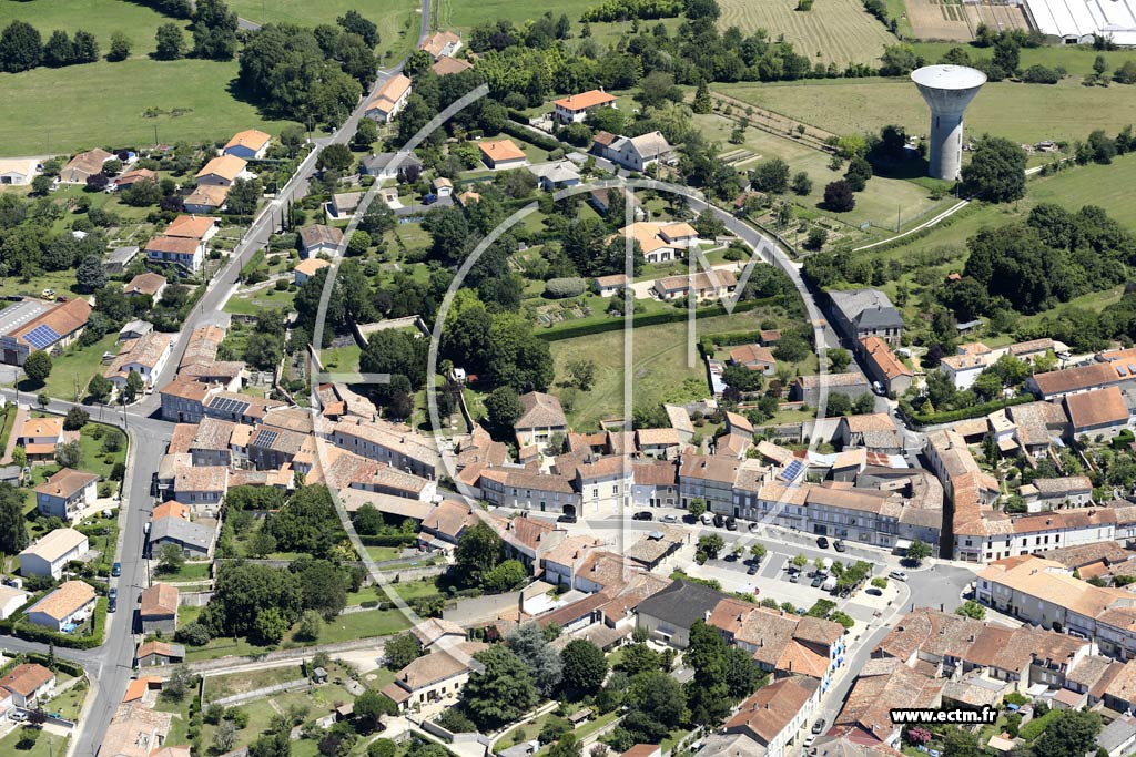 Photo arienne de Baignes-Sainte-Radegonde