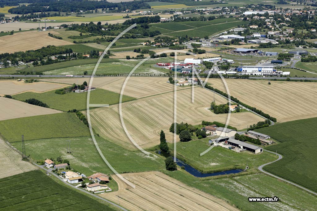 Photo arienne de Salles-de-Barbezieux (le Maine Martin - les Moreaux)