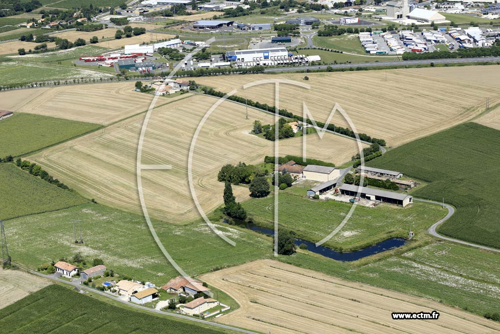 Photo arienne de Salles-de-Barbezieux (le Maine Martin - les Moreaux)