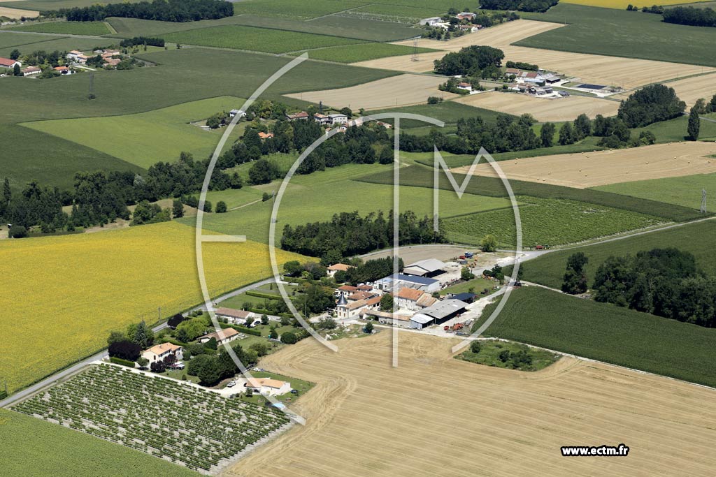 Photo arienne de Salles-de-Barbezieux (les Chauvins)
