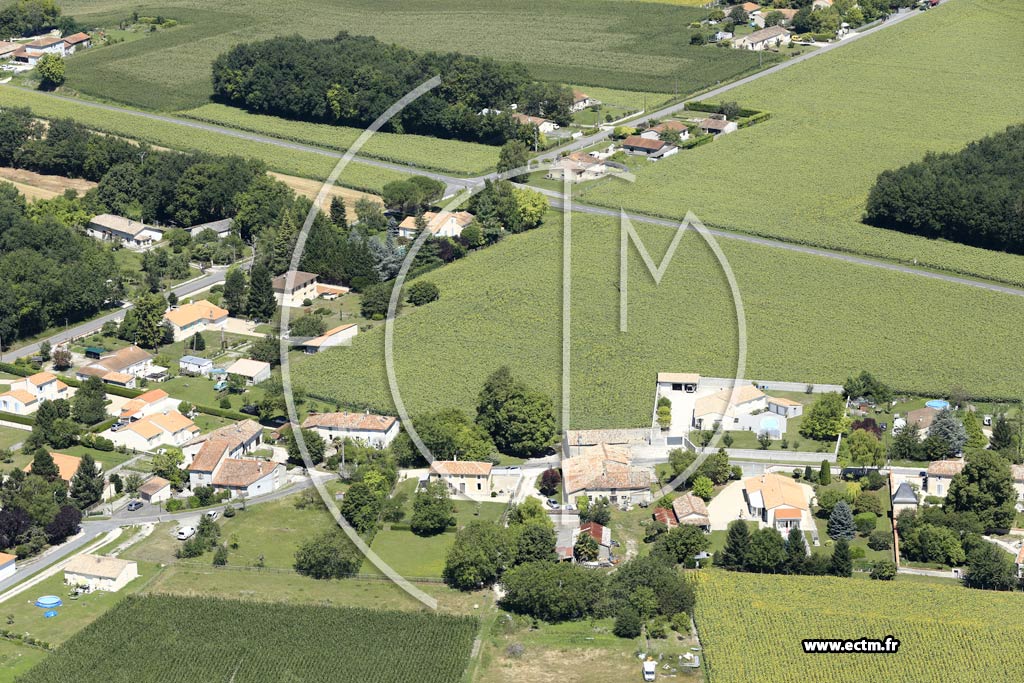 Photo arienne de Salles-de-Barbezieux (les Lamberts)