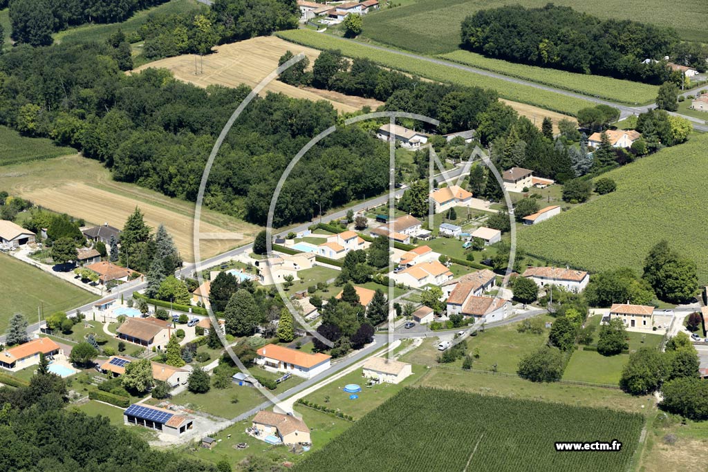 Photo arienne de Salles-de-Barbezieux (les Lamberts)