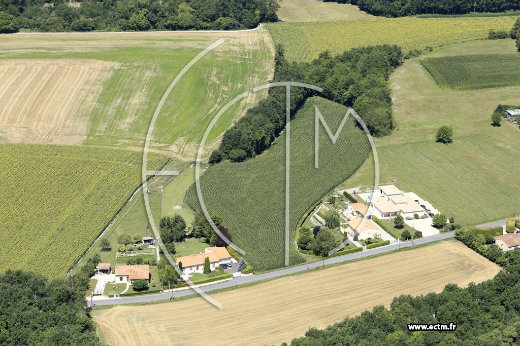 Photo arienne de Salles-de-Barbezieux (les Lamberts)