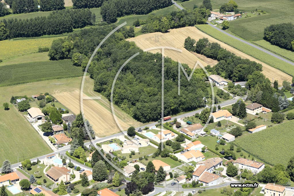 Photo arienne de Salles-de-Barbezieux (les Lamberts)