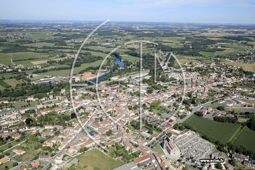 Photo arienne de Chteauneuf-sur-Charente