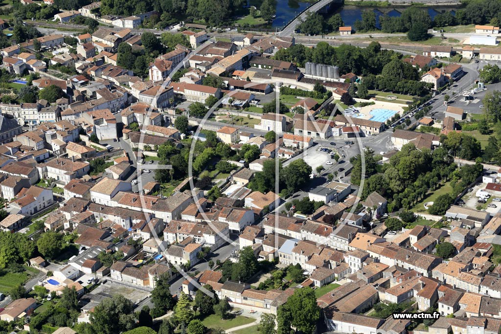 Photo arienne de Chteauneuf-sur-Charente (Centre)