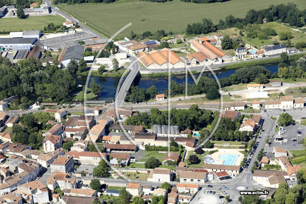 Photo arienne de Chteauneuf-sur-Charente (Centre)